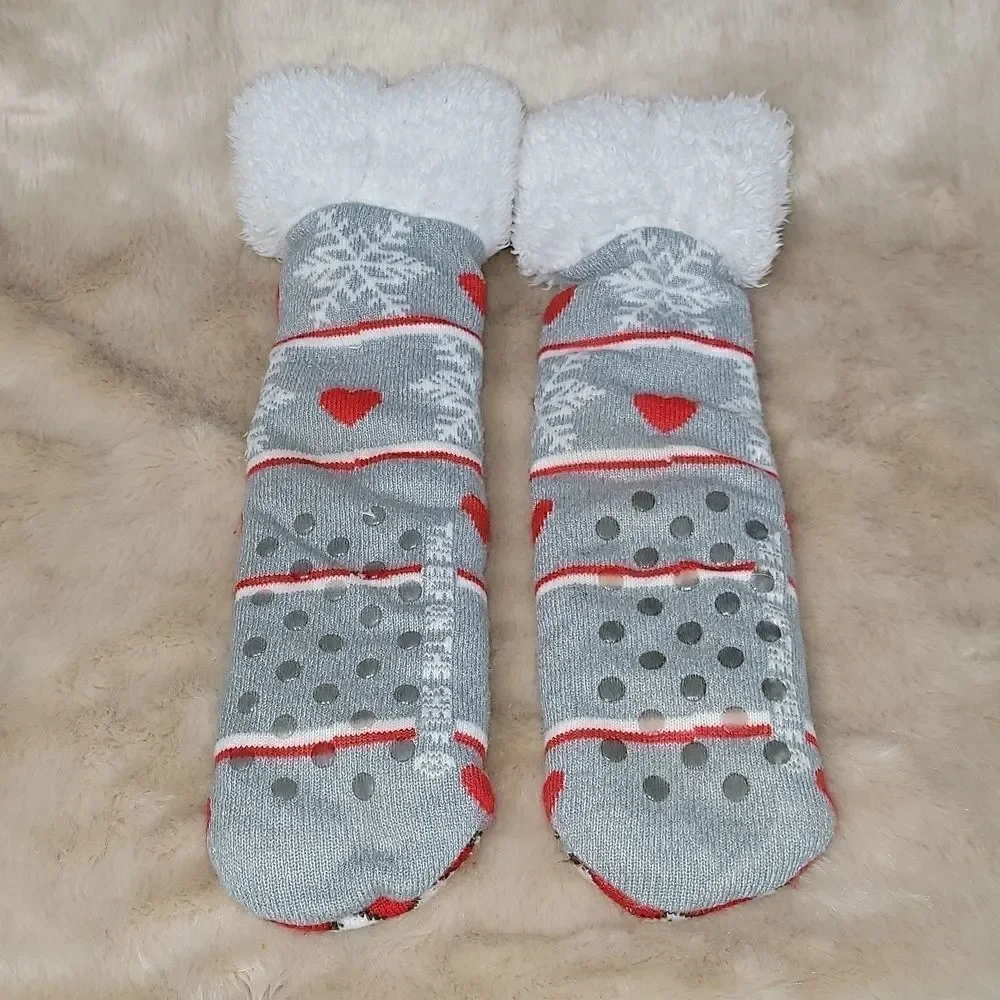 THE ELF ON THE SHELF CHIPPIE SLIPPER SOCKS